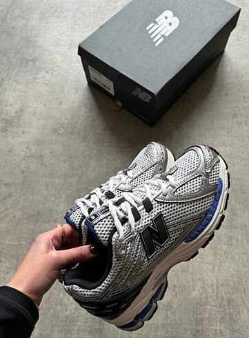 38 Beden New balance 1906 silver metallic