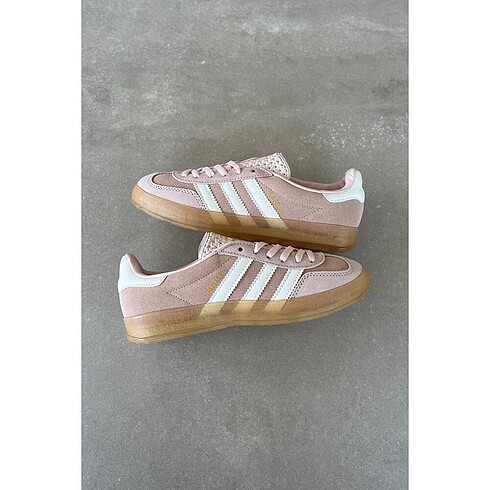 Gazelle pink