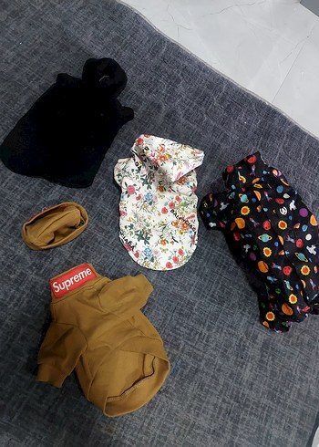 Supreme Desenli Orgu Kopek Kiyafeti