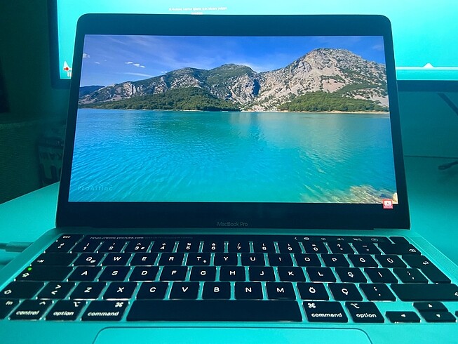 MacBook Pro touch bar?lı