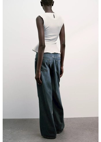 Kemer Detaylı Beyaz Kolsuz Mini Kadın Yelek - Görsel 3