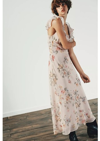V Yaka Çiçekli Uzun Kadın Elbise - Görsel 2