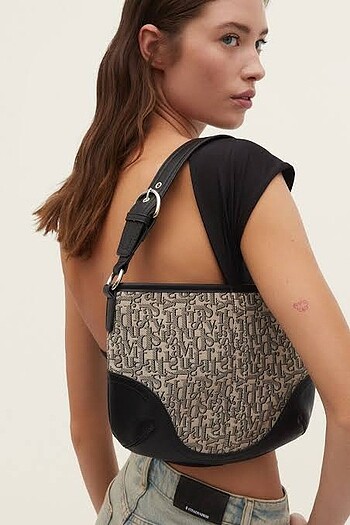 stradivarius monogram kol çantası