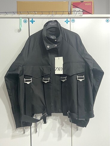 Zara zw koleksiyonu tokalı kontrast bomber ceket