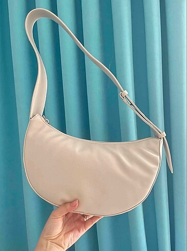 Beden pull and bear yarım ay çapraz askılı çanta