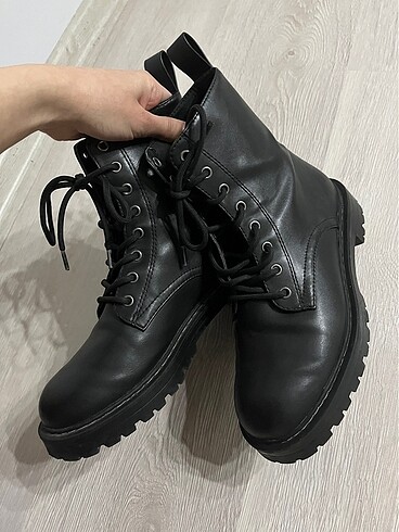 36 Beden h&m bağcıklı bot y2k