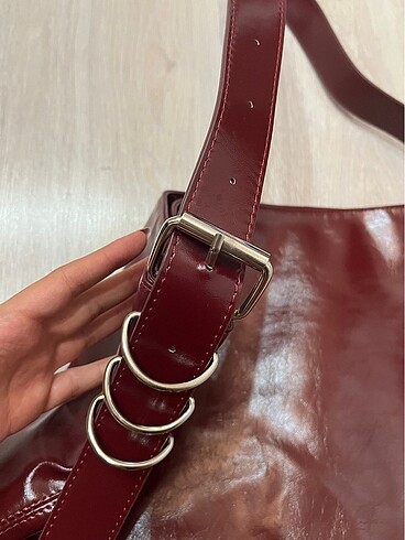 Beden stradivarius büyük kol çantası cherry red