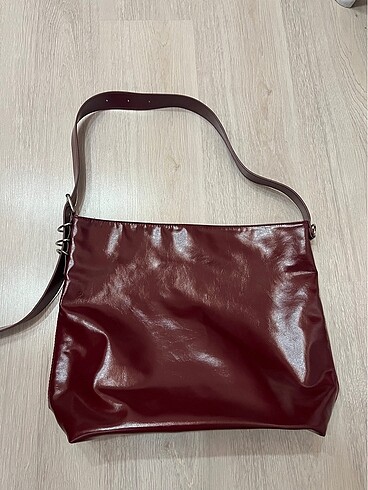 stradivarius büyük kol çantası cherry red