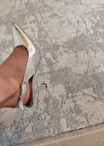 Gri Yılan Desenli Stiletto Tokalı Kadın Ayakkabı - Görsel 2