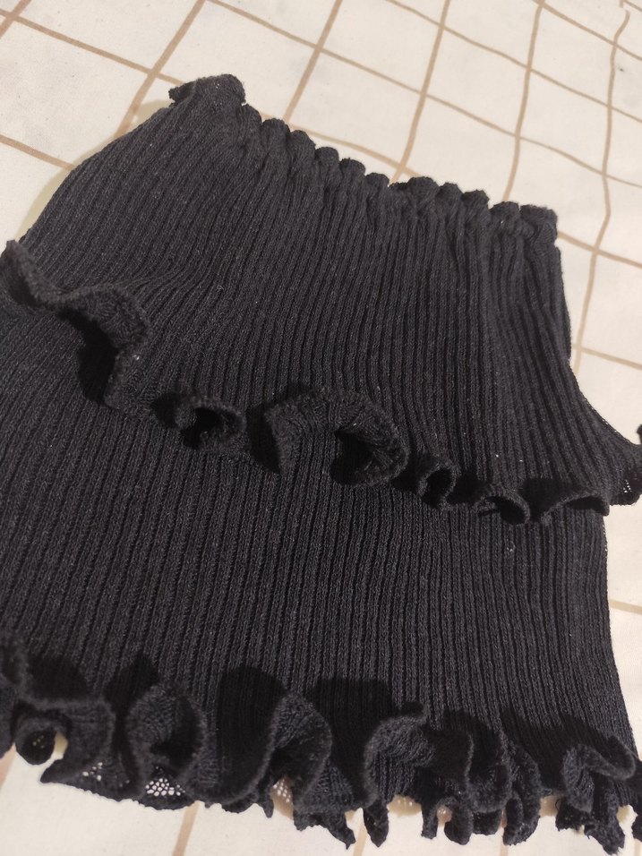 Siyah Triko Volanlı Mini Etek - Görsel 3