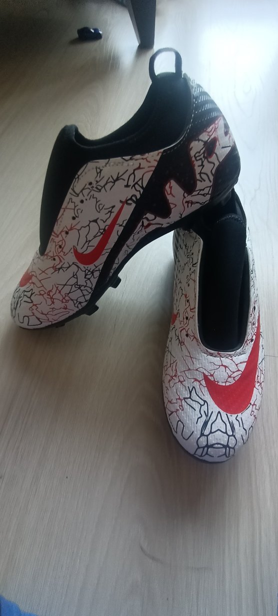 Beyaz Renkli Desenli Erkek Futbol Ayakkabısı - Görsel 3