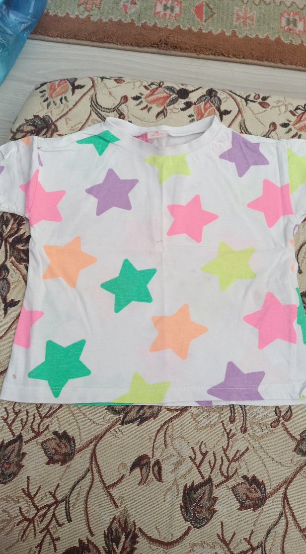 Renkli Yıldız Desenli Kız Tişörtü - Görsel 2