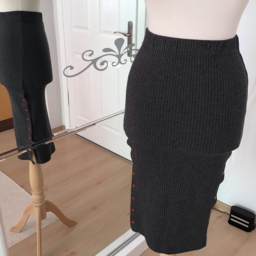 Düğmeli Gri Triko Midi Etek - Görsel 4