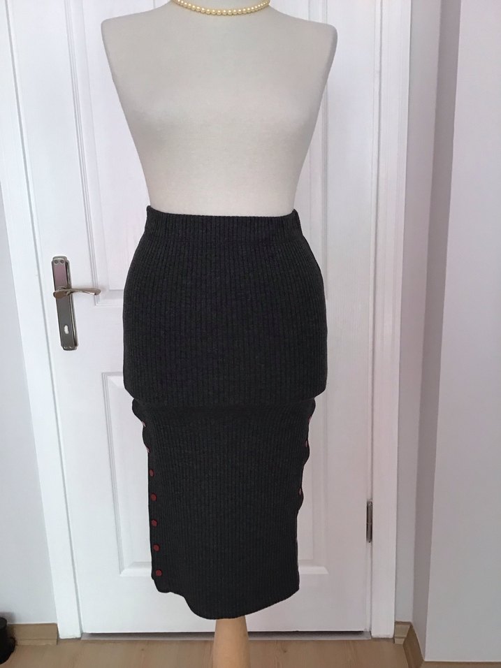 Düğmeli Gri Triko Midi Etek - Görsel 3