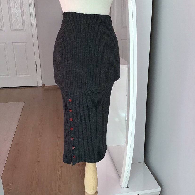 Düğmeli Gri Triko Midi Etek - Görsel 2