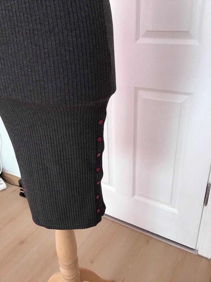 Düğmeli Gri Triko Midi Etek - Görsel 5