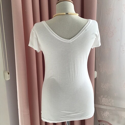 m Beden V yaka beyaz tshirt