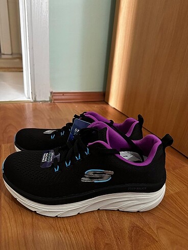 Skechers Dlux Walker, Memory Foam