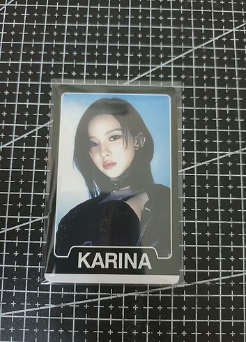 Aespa Karina/Giselle photocard.