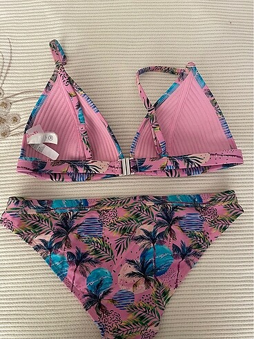 Penti Pembe bikini