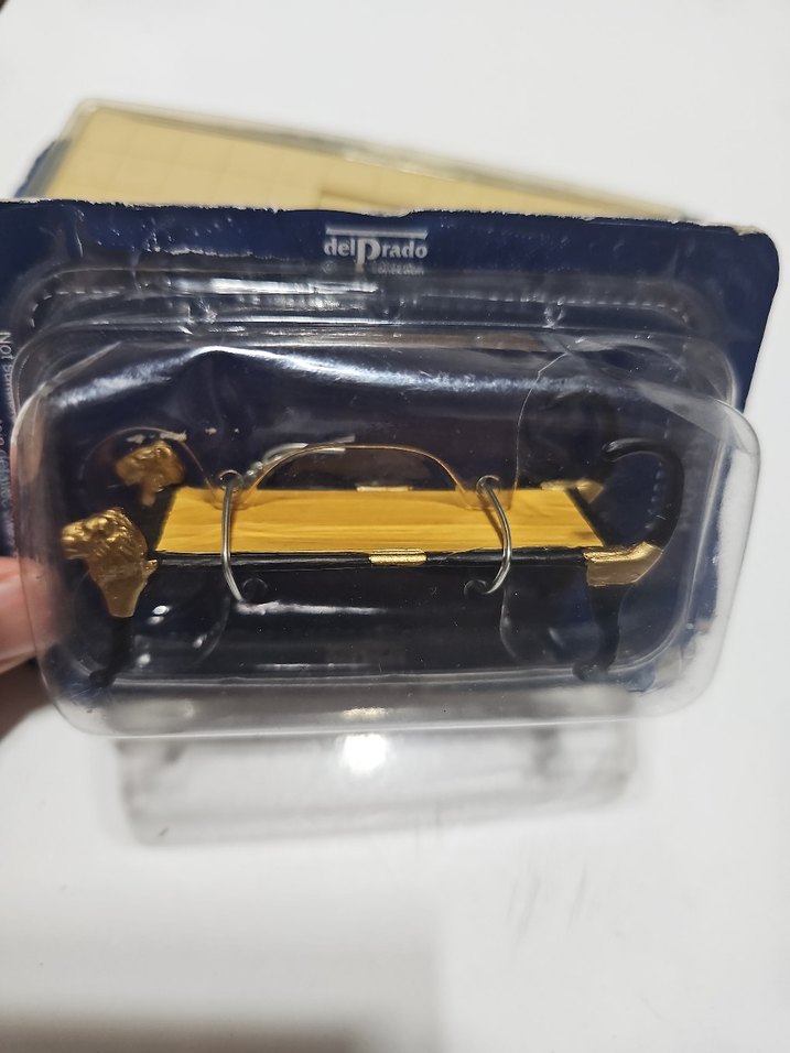 Altın Renkli Model Kiti Parçası - Görsel 2