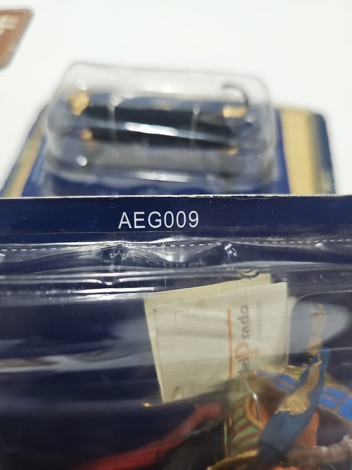 Altın Renkli Koyu Ton Model Kiti - Görsel 4