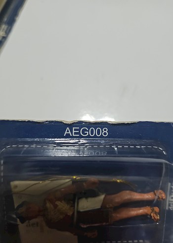 Altın Renkli Karanlık Temalı Aksiyon Figürü - Görsel 3