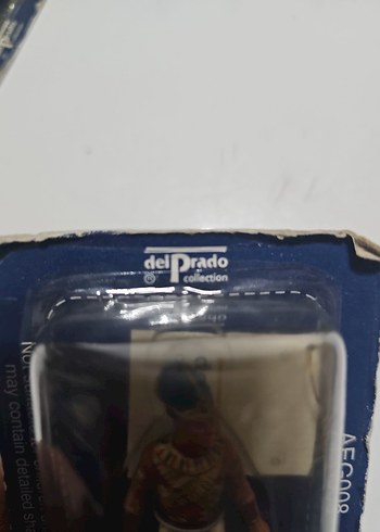 Altın Renkli Karanlık Temalı Aksiyon Figürü - Görsel 2