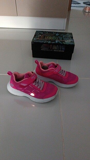 29 Beden Skechers ışıklı spor ayakkabı