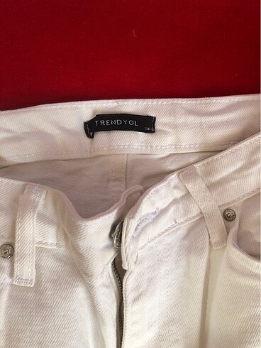 36 Beden beyaz Renk Beyaz Straight jean