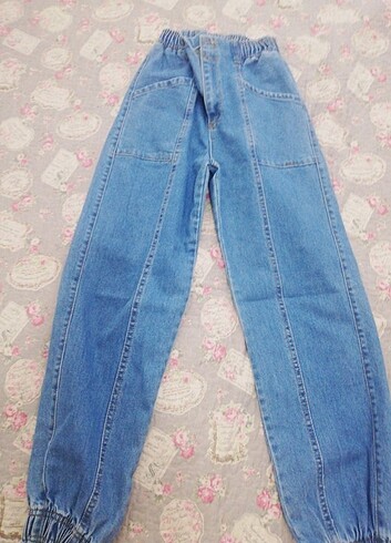 Kot mom Jean 
