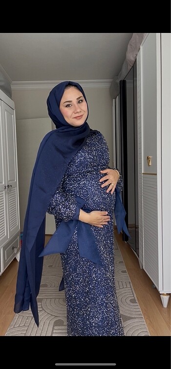 Lacivert abiye ve şal