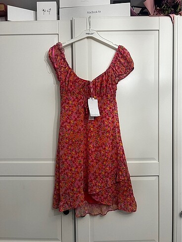bershka etiketli elbise