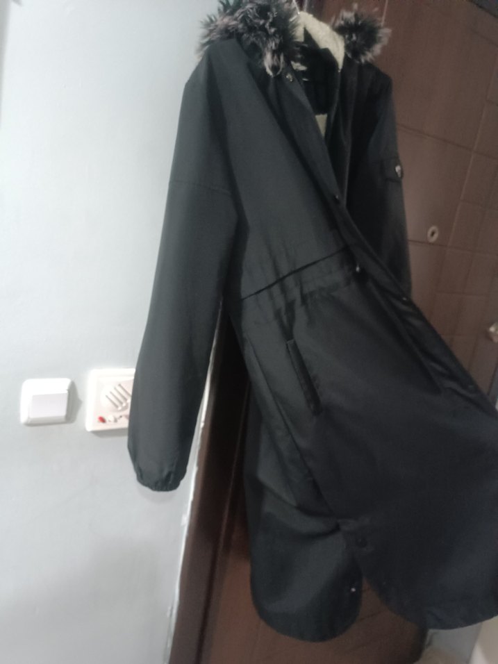 Siyah Uzun Kadın Ceket Kürklü Kapüşonlu - Görsel 3