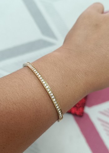 Parıltılı Altın Sıra Taşlı Bileklik - Görsel 4