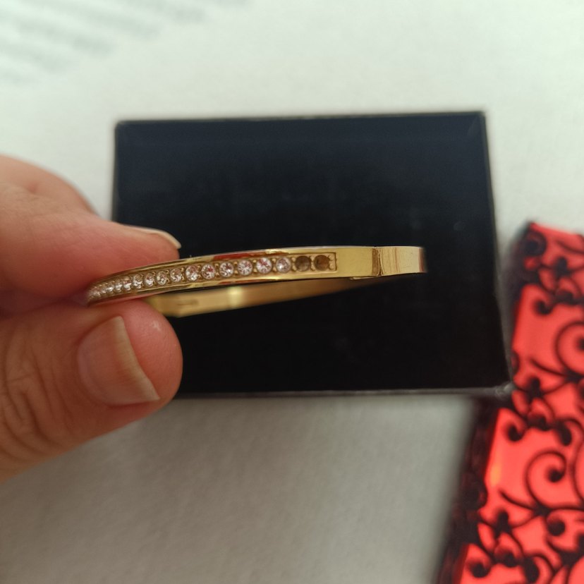 Parıltılı Altın Sıra Taşlı Bileklik - Görsel 3