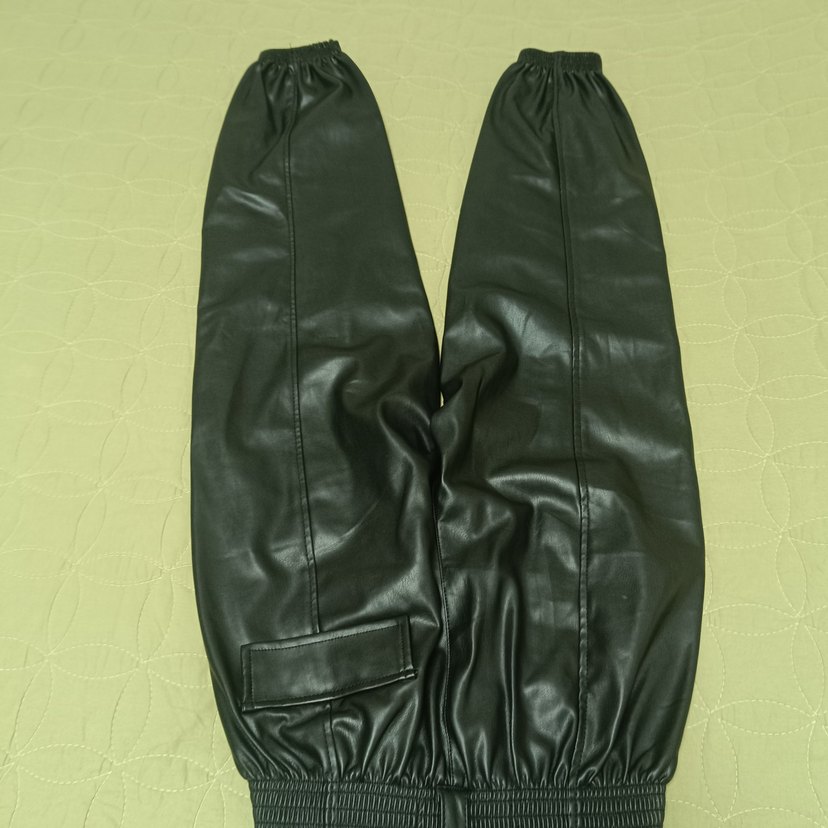 Kadın Siyah Deri Bel Detaylı Bol Paça Pantolon - Görsel 2