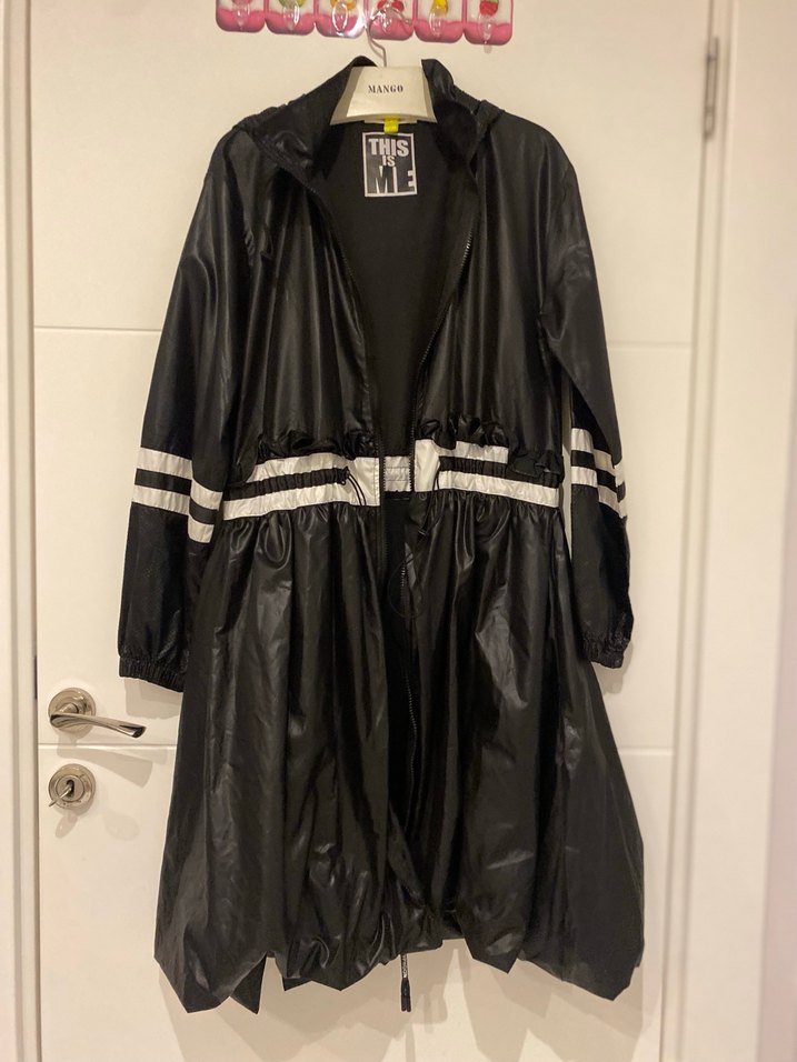 Siyah Uzun Belden Bağlamalı Yağmurluk - Görsel 2