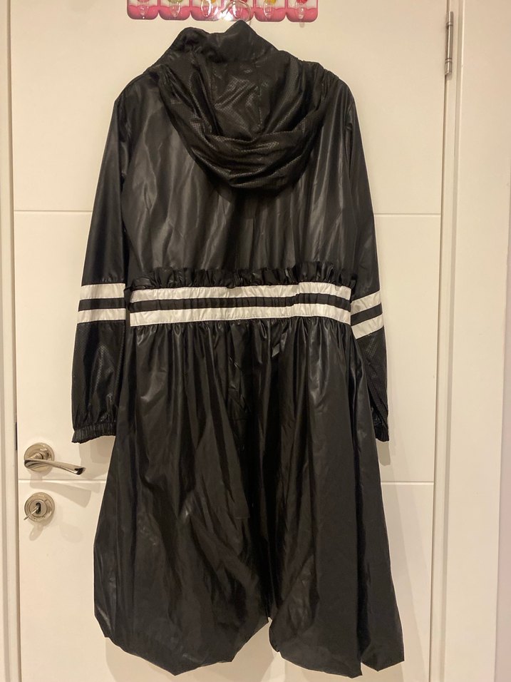 Siyah Uzun Belden Bağlamalı Yağmurluk - Görsel 4