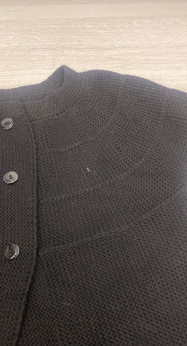 Siyah Düğmeli Kısa Kollu Triko Hırka - Görsel 3