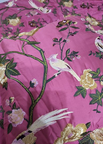 Pembe Nakışlı Renkli Yatak Örtüsü - Görsel 3