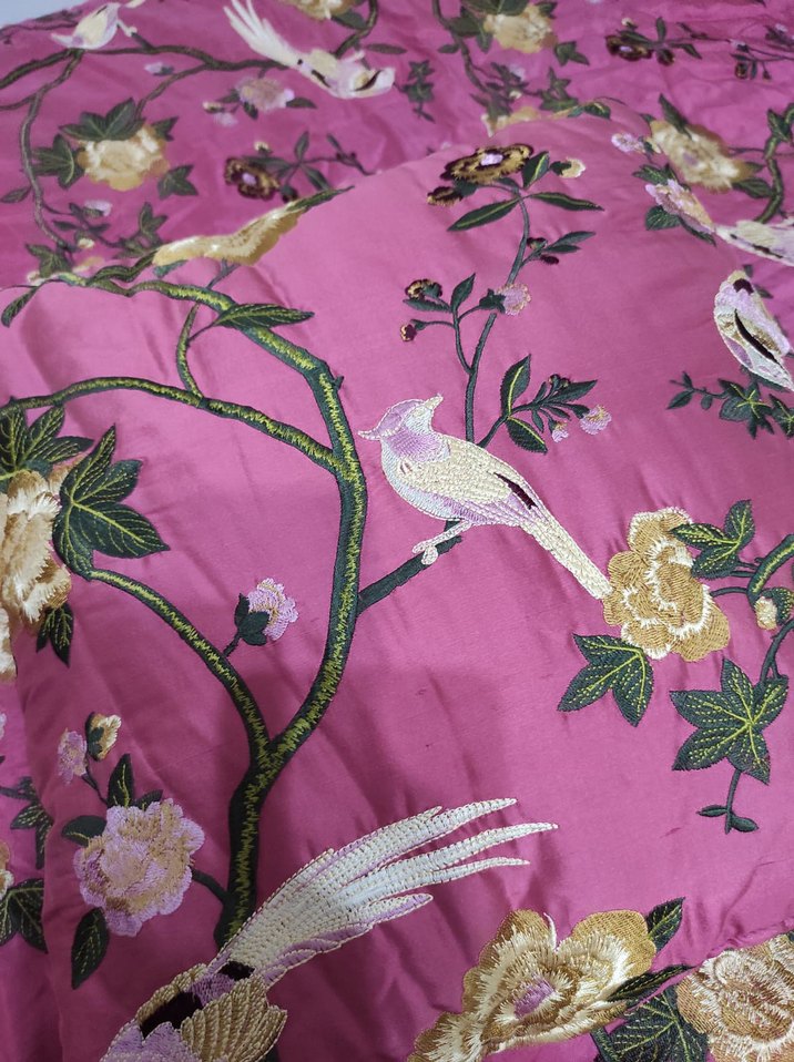 Pembe Nakışlı Renkli Yatak Örtüsü - Görsel 3