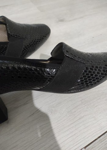 Siyah Yılan Desenli Kadın Topuklu Ayakkabı - Görsel 5