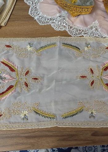 Nakışlı Beyaz Masa Örtüsü - Görsel 2