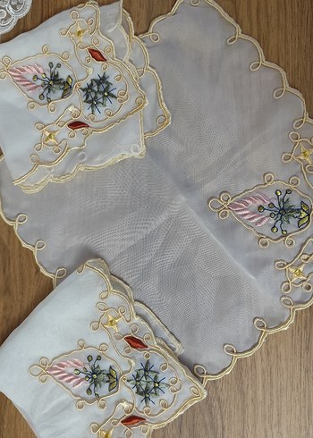 Nakışlı Beyaz Masa Örtüsü - Görsel 3