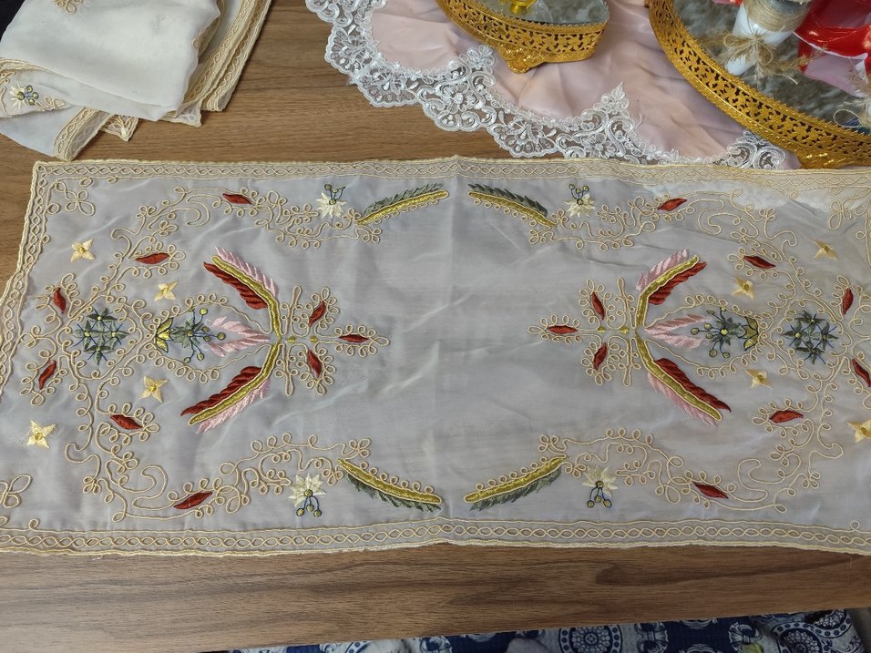 Nakışlı Beyaz Masa Örtüsü - Görsel 2