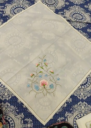 Nakışlı Beyaz Masa Örtüsü - Görsel 5