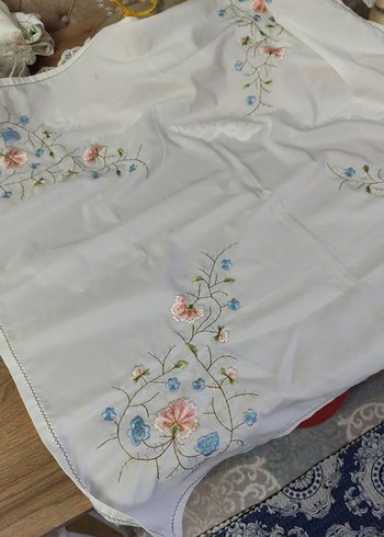 Nakışlı Beyaz Masa Örtüsü - Görsel 3