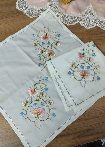 Nakışlı Beyaz Masa Örtüsü - Görsel 2