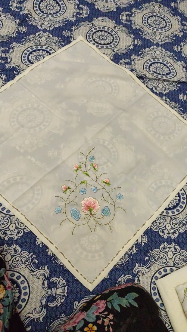 Nakışlı Beyaz Masa Örtüsü - Görsel 5